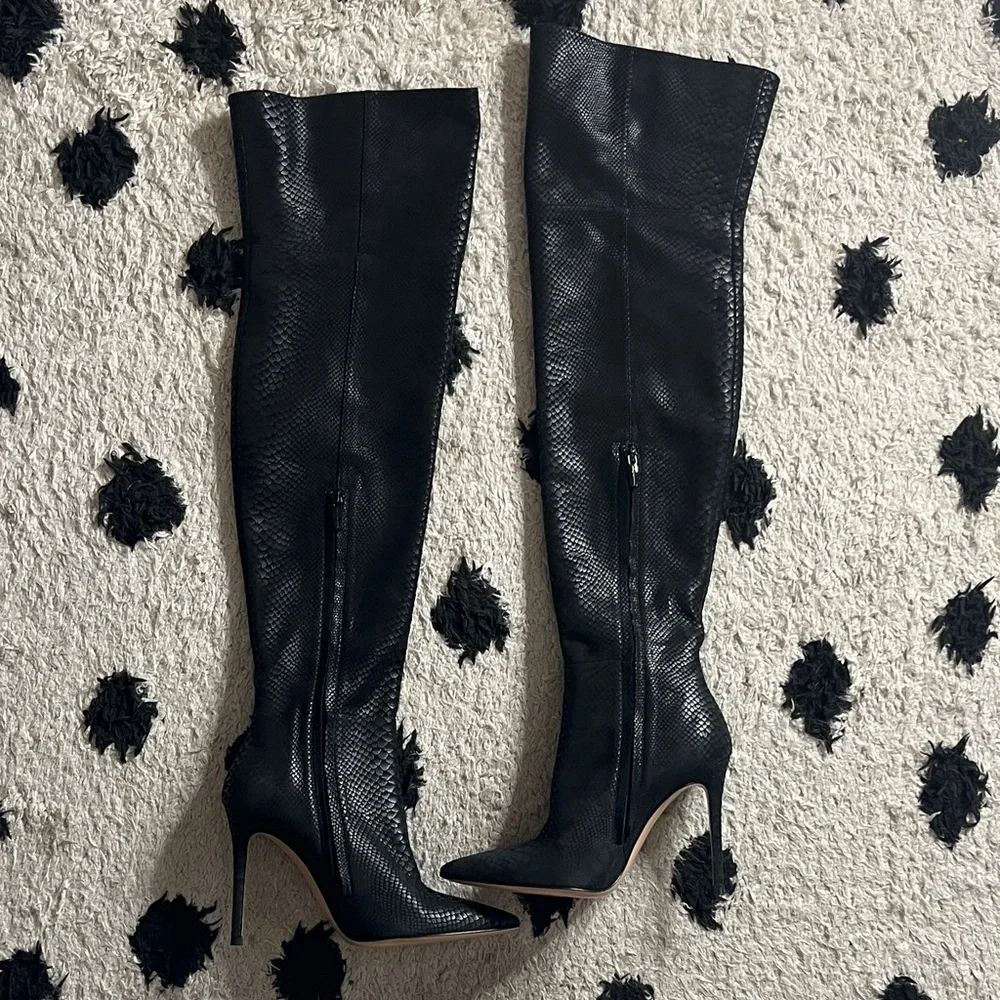 Gianvito Rossi size 37 Black Textured suede snake pattern Over-the-Knee Boots
